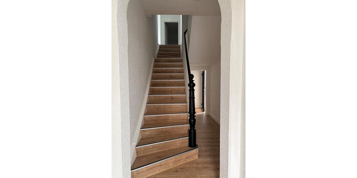 Reihenhaus Grevenbroich - 7 Zimmer, 170 m&sup2;, 1.700&euro; | Angebot:25647269