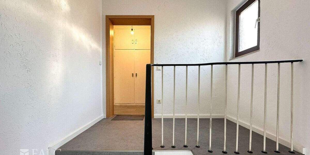 Etagenwohnung Köln Lövenich - 4 Zimmer, 82 m&sup2;, 353.000&euro; | Angebot:25696524