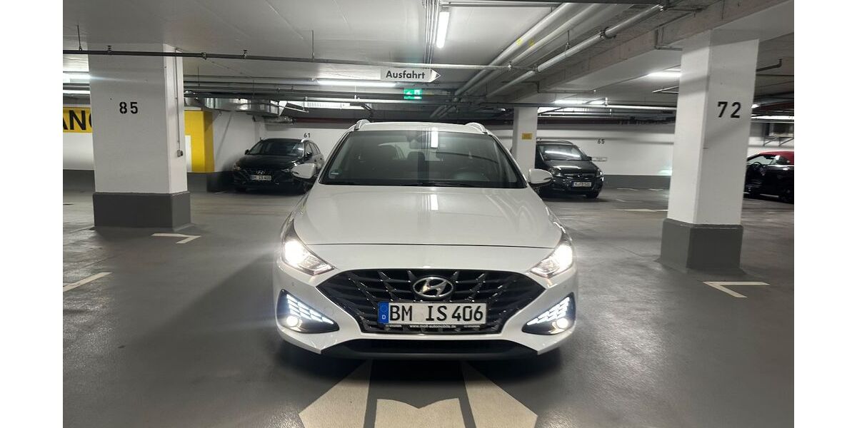 Hyundai i30 232.000 km 12.299 &euro; köln 50823