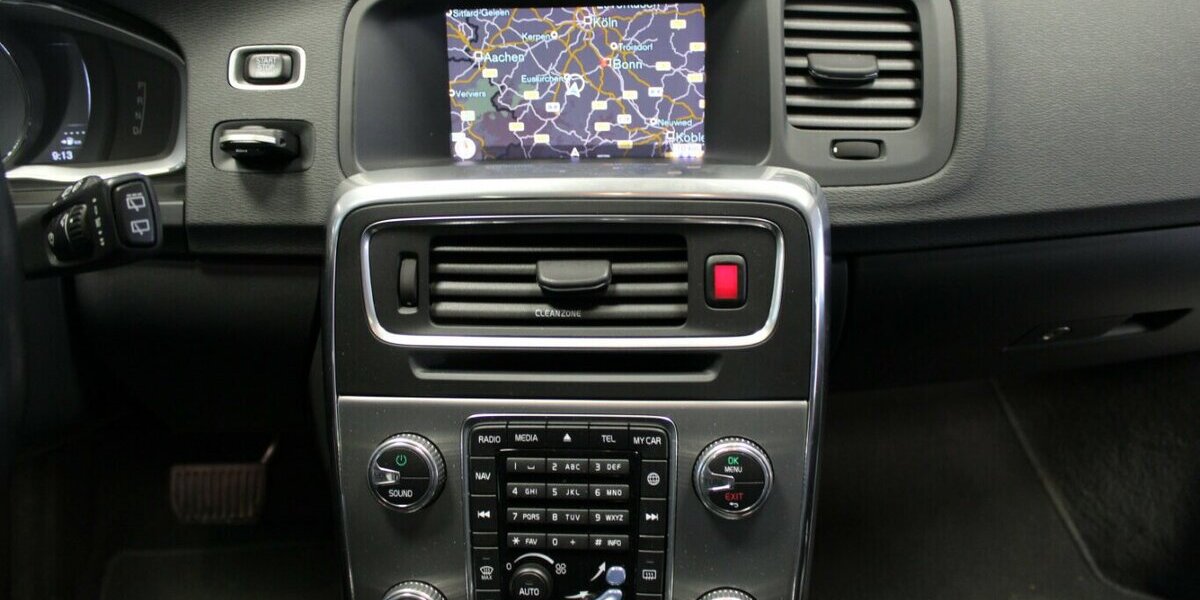 Volvo V60 Cross Country D4 Geartronic Pro - Schiebedach 104.995 km 19.980 &euro; Euskirchen 53881