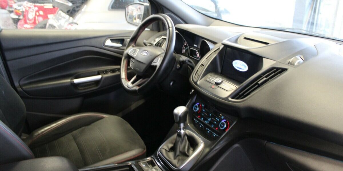 Ford Kuga 1.5 EcoBoost 2x4 ST-Line 110.675 km 12.480 &euro; Euskirchen 53881