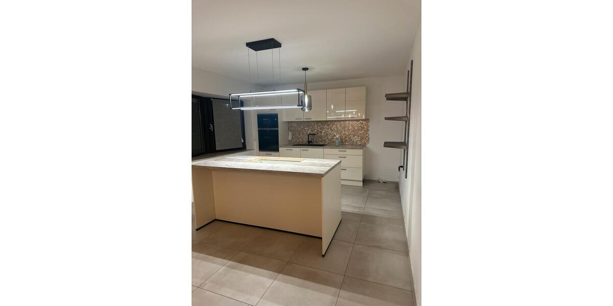 Etagenwohnung Bergheim - 6 Zimmer, 150 m&sup2;, 2.300&euro; | Angebot:25996430