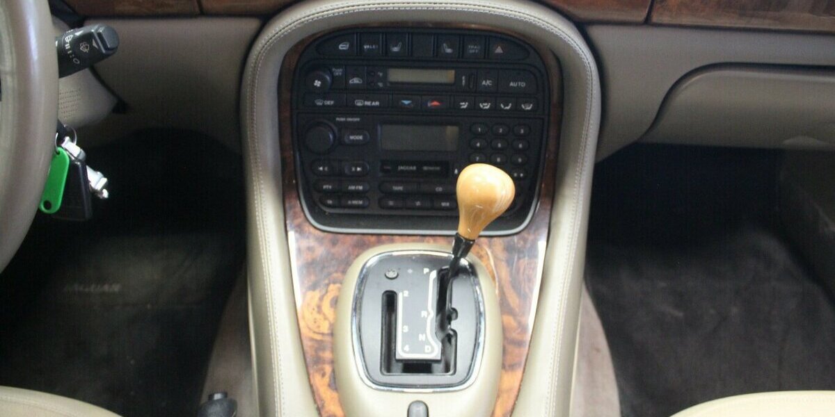 Jaguar XJ 8 Executiv - GASANLAGE - 142.800 km 11.980 &euro; Euskirchen 53881