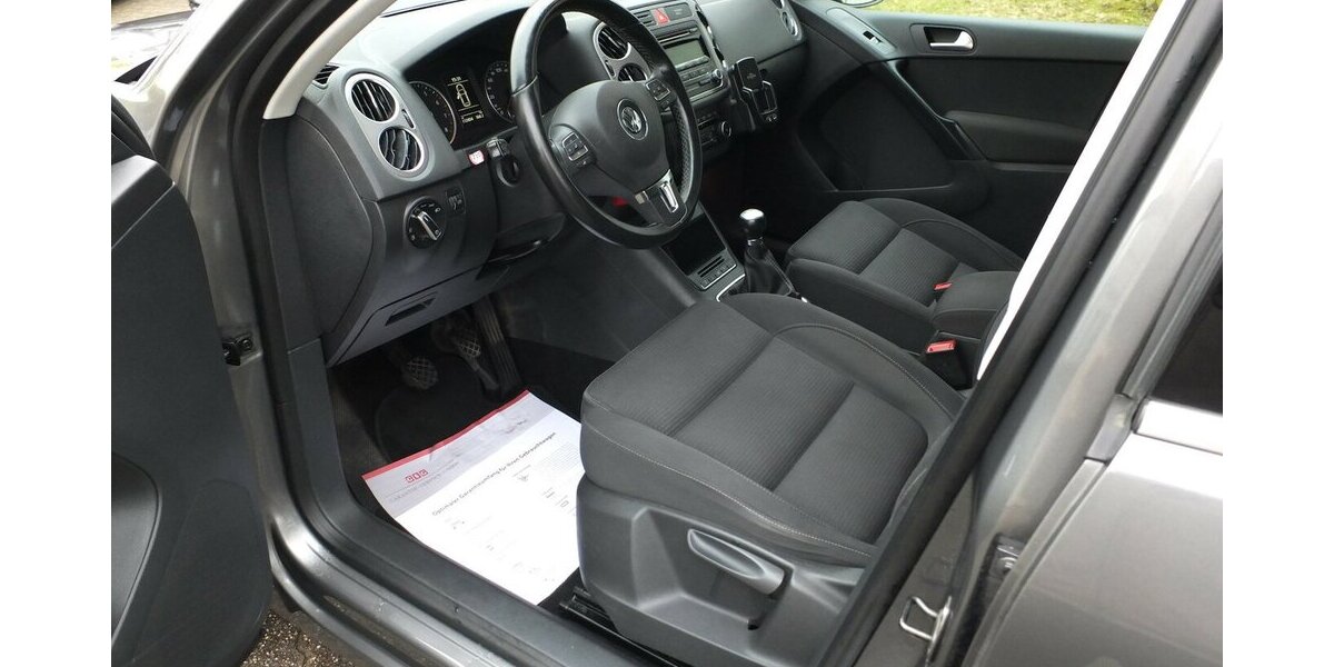 VW Tiguan TEAM orig.ATM ca 52 tkm XENON AHK PARKPILOT 112.432 km 9.698 &euro; Köln 50858