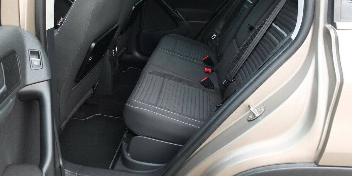 VW Tiguan WM26:CUP SPORT NAVI PARKPILOT TEMPOMAT 87.859 km 10.908 &euro; Köln 50858