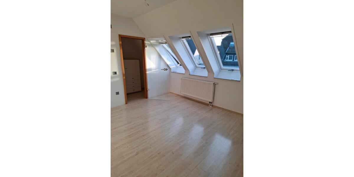Doppelhaushälfte Niederkassel - 3 Zimmer, 137 m&sup2;, 2.200&euro; | Angebot:25146145