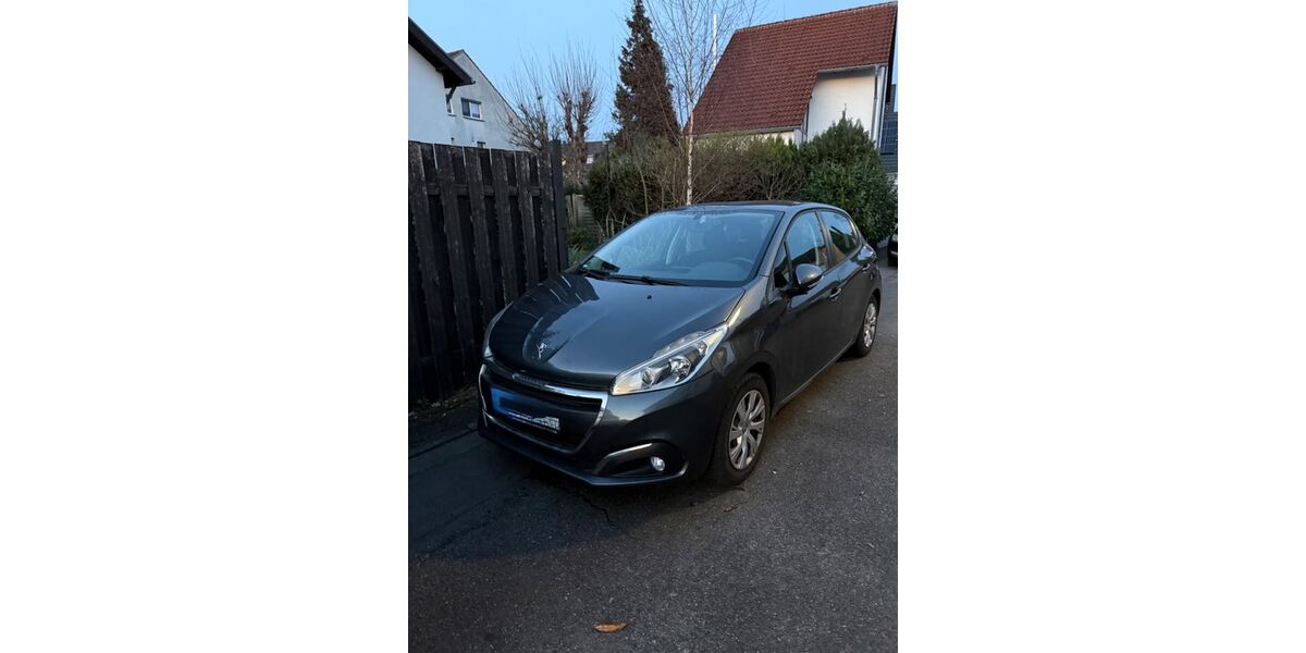 Peugeot 208 140.000 km 4.899 &euro; Köln 51147