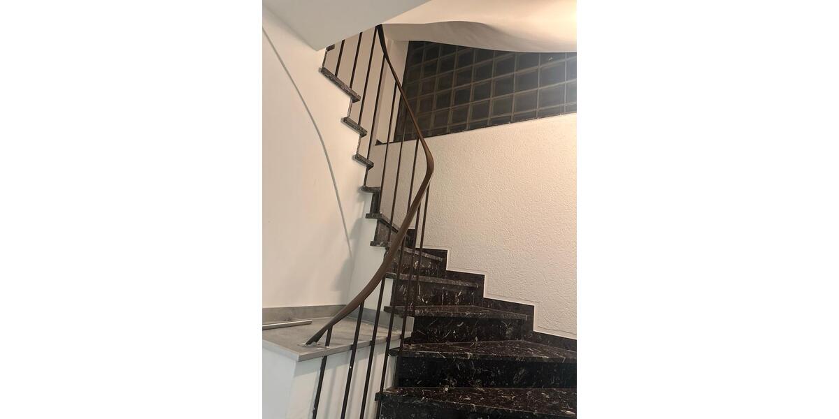 Dachgeschoßwohnung Bergheim - 5 Zimmer, 150 m&sup2;, 2.950&euro; | Angebot:25920058