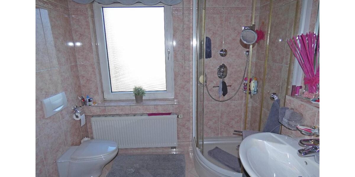 Etagenwohnung Leverkusen - 3 Zimmer, 111 m&sup2;, 980&euro; | Angebot:24353620