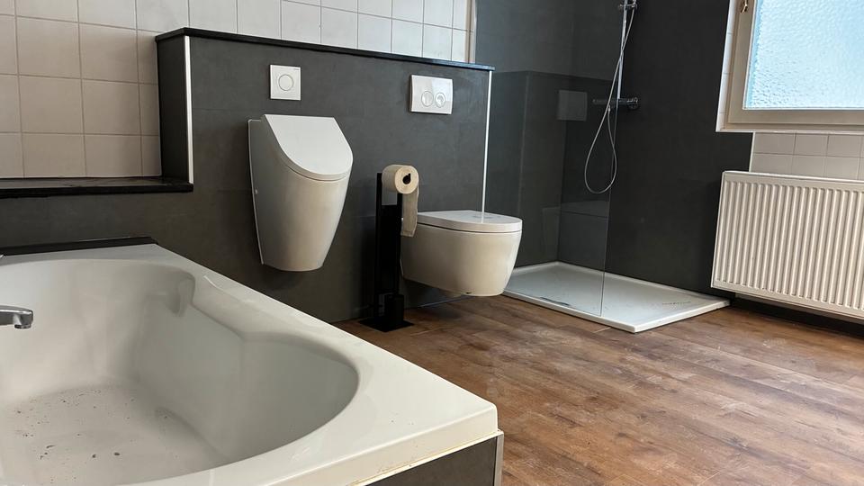 Villa Zülpich - 5 Zimmer, 270 m&sup2;, 2.600&euro; | Angebot:25416621