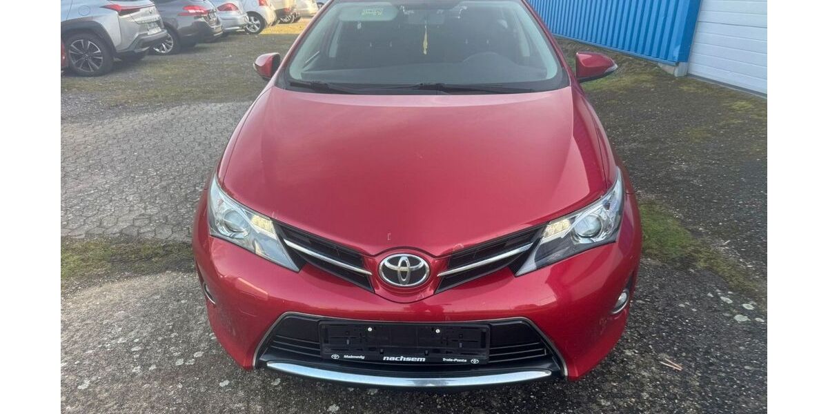 Toyota Auris 392.426 km 3.299 &euro; Euskirchen 53879