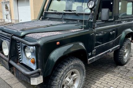 Land Rover Defender 311.000 km 9.990 &euro; alfter 53347