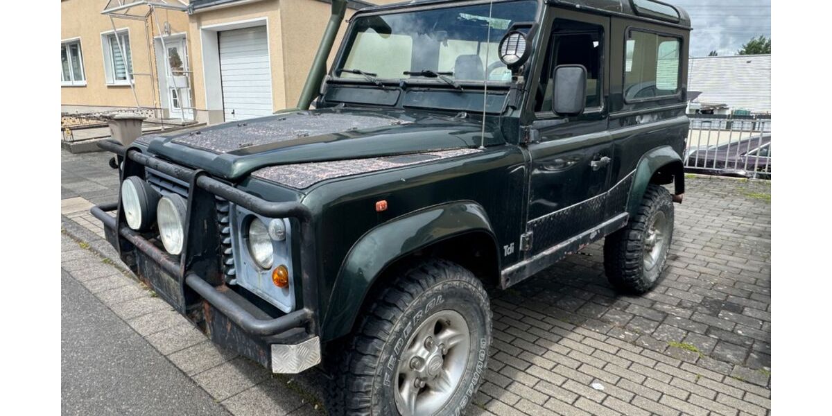 Land Rover Defender 311.000 km 9.990 &euro; alfter 53347