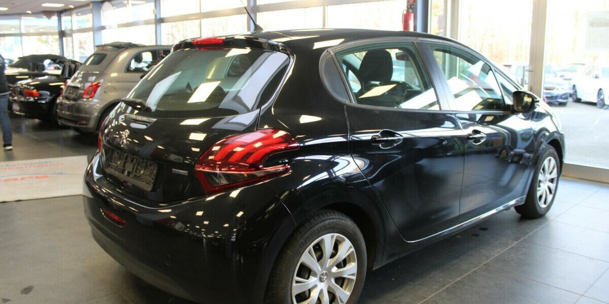 Peugeot 208 PureTech 82 Style 110.414 km 6.980 &euro; Euskirchen 53881
