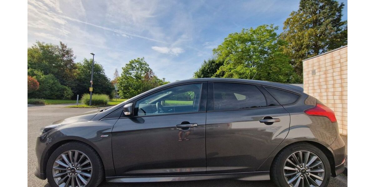 Ford Focus 99.800 km 11.200 &euro; köln 51067