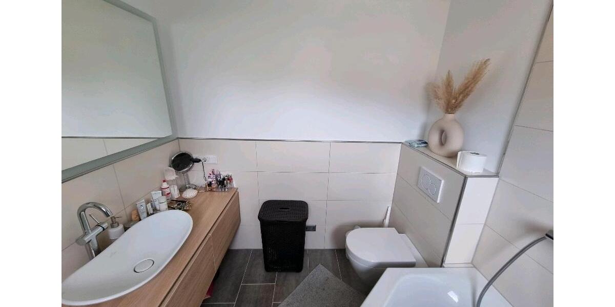 Etagenwohnung Wesseling - 3 Zimmer, 81 m&sup2;, 1.200&euro; | Angebot:25892881