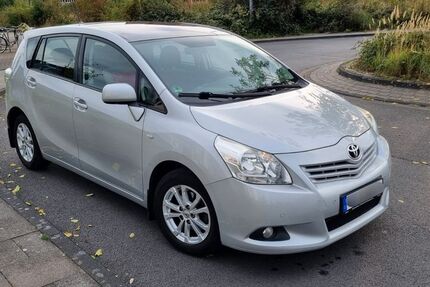 Toyota Verso 149.000 km 5.900 &euro; Köln 51063