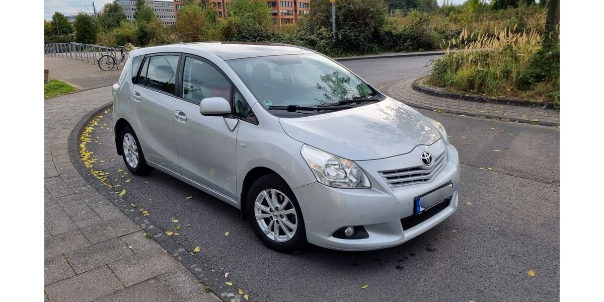 Toyota Verso 149.000 km 5.900 &euro; Köln 51063