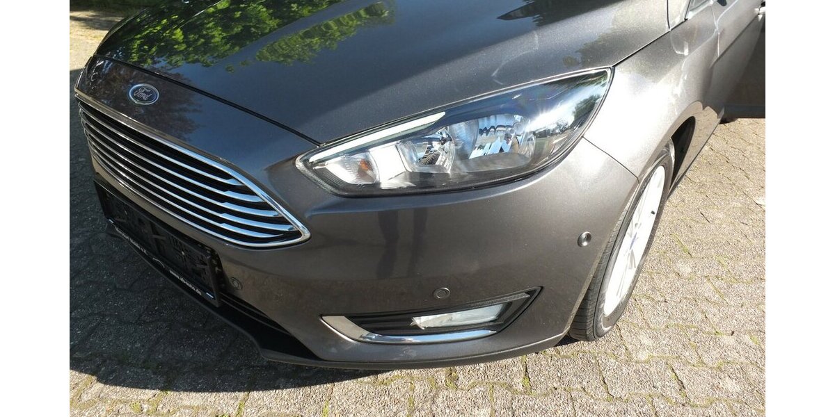 Ford Focus TITANIUM WM26: NAVI KLIMAAUTOM EINPARKHILFE 134.288 km 6.998 &euro; Köln 50858