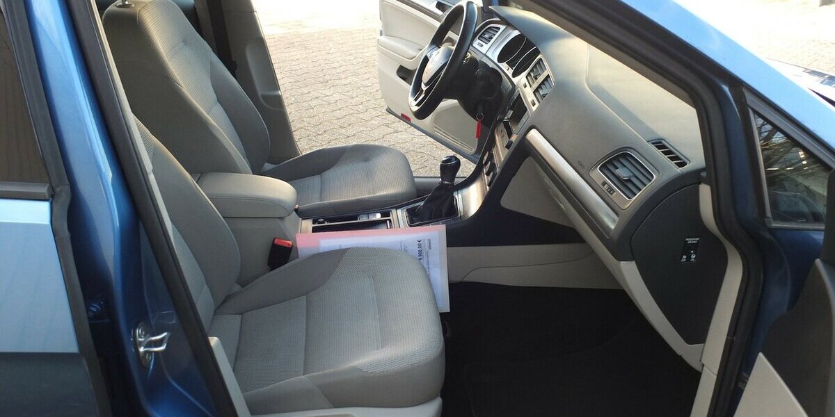 VW Golf VII COMFORTLINE PANORAMADACH KLIMAAUTOMATIK 1 150.000 km 9.908 &euro; Köln 50858