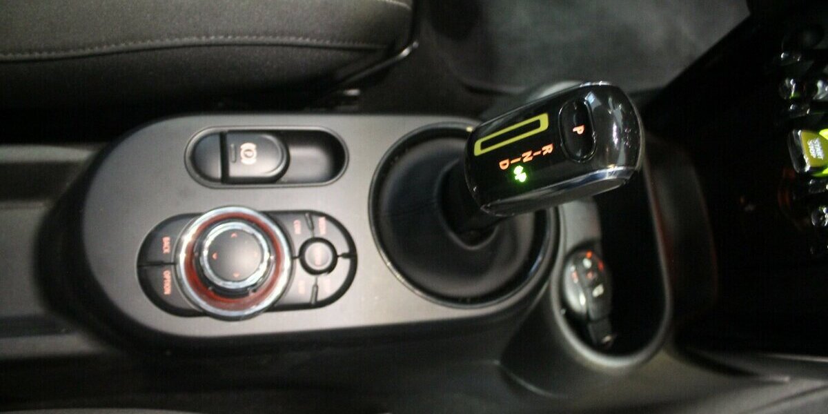 Mini Cooper SE Essential Trim 6.970 km 16.980 &euro; Euskirchen 53881