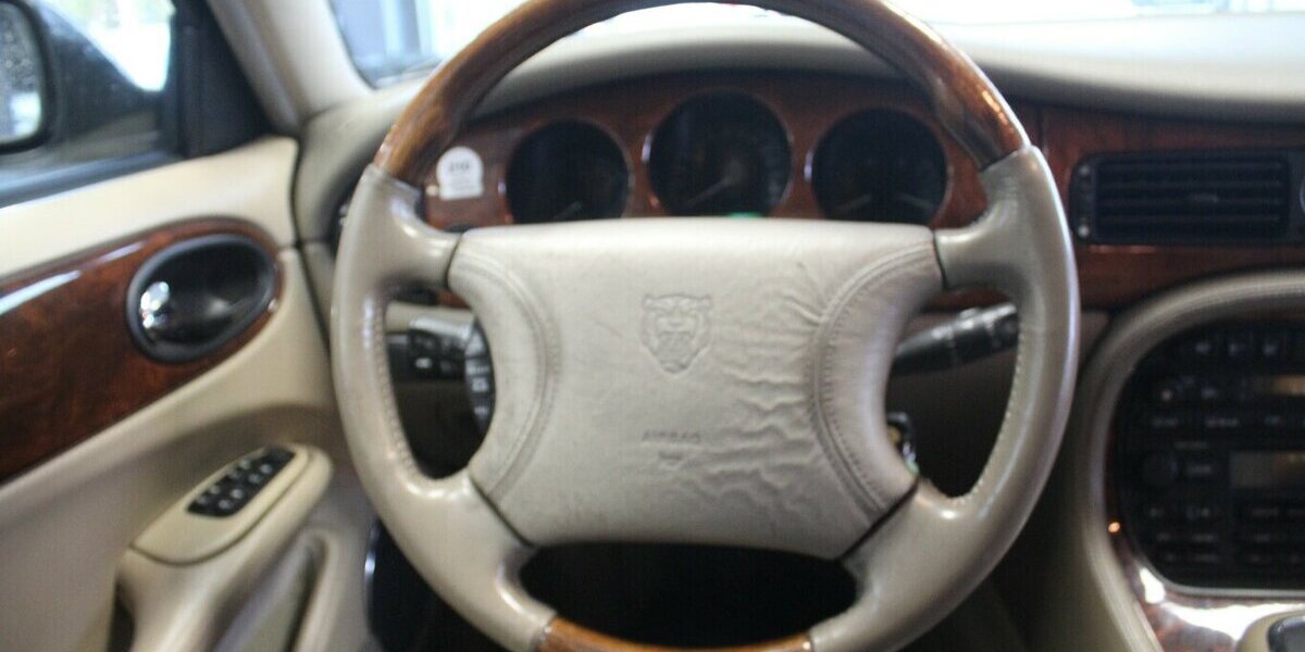 Jaguar XJ 8 Executiv - GASANLAGE - 142.800 km 11.980 &euro; Euskirchen 53881