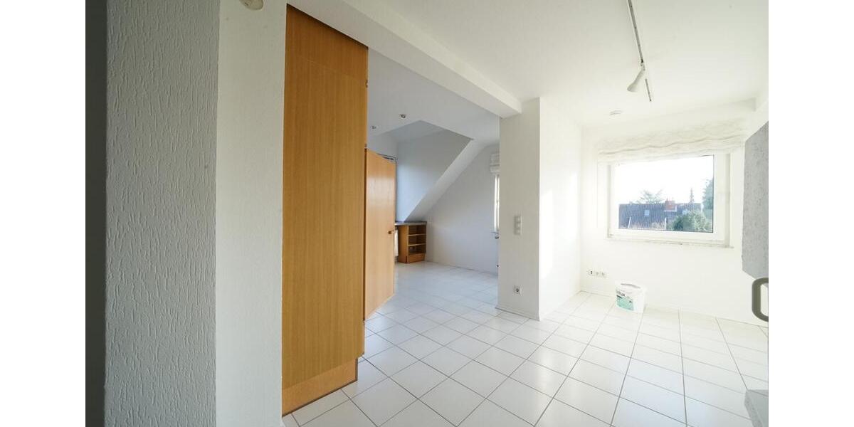 Dachgeschoßwohnung Köln Kalk - 3 Zimmer, 90 m&sup2;, 1.200&euro; | Angebot:25310069