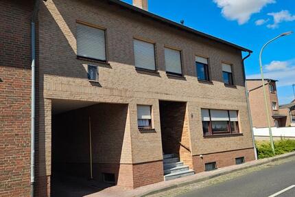 Haus Zülpich - 7 Zimmer, 245 m&sup2;, 325.000&euro; | Angebot:27080319