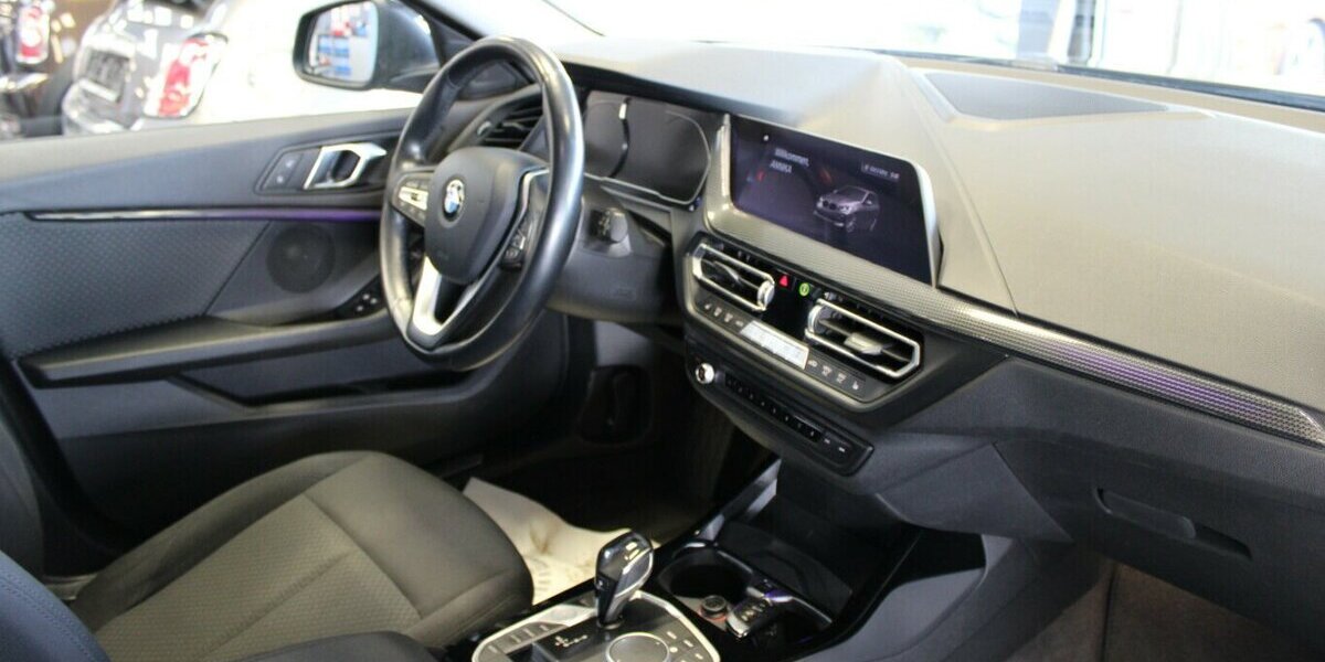 BMW 118 118i Aut.Advantage - Navi - LED -SHZ - PDC - 75.800 km 18.780 &euro; Euskirchen 53881