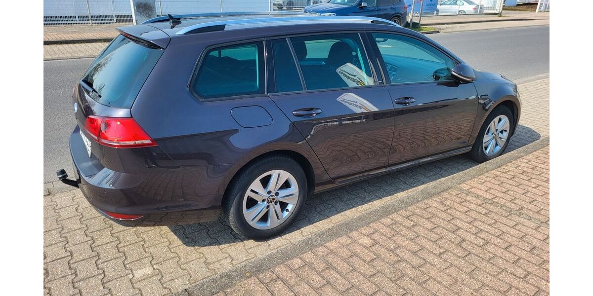 VW Golf 164.000 km 10.567 &euro; Jülich 52428