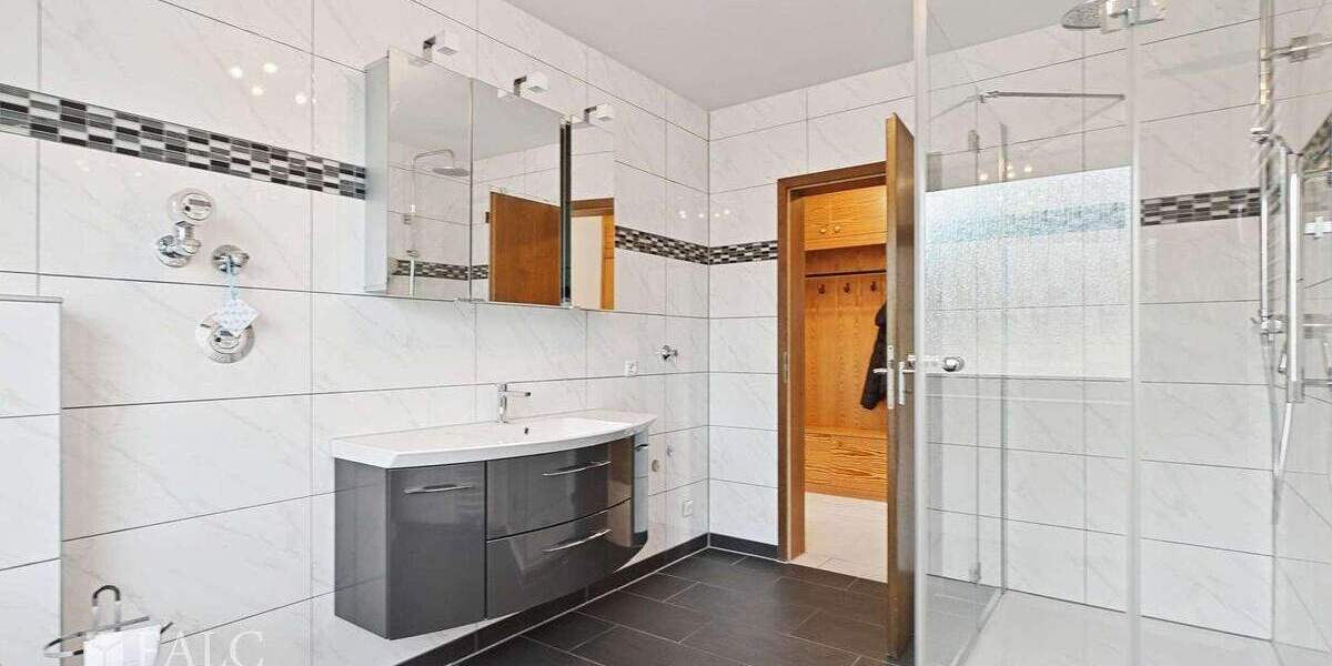 Etagenwohnung Köln Merheim - 5 Zimmer, 146 m&sup2;, 499.000&euro; | Angebot:25696527