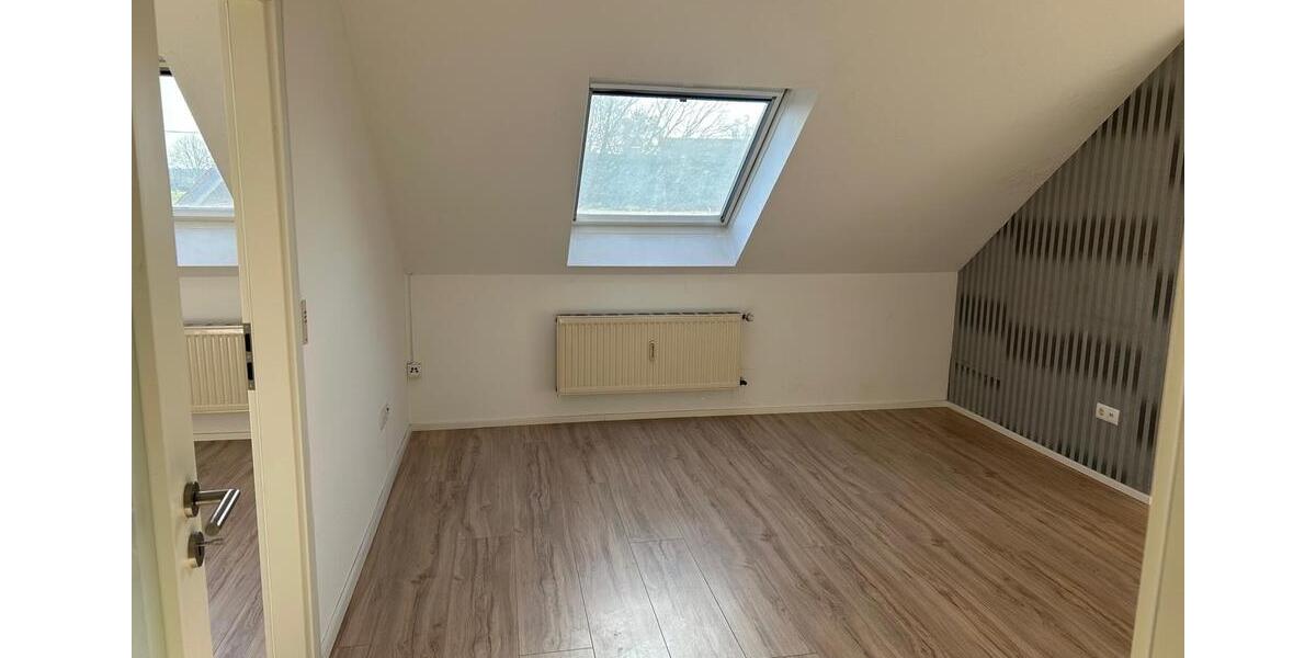 Dachgeschoßwohnung Bornheim - 2 Zimmer, 58 m&sup2;, 695&euro; | Angebot:25880061