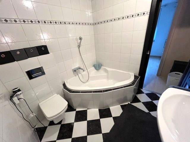 Mehrfamilienhaus, Wohnhaus Düren Niederau - 9 Zimmer, 300 m&sup2;, 599.000&euro; | Angebot:25740607