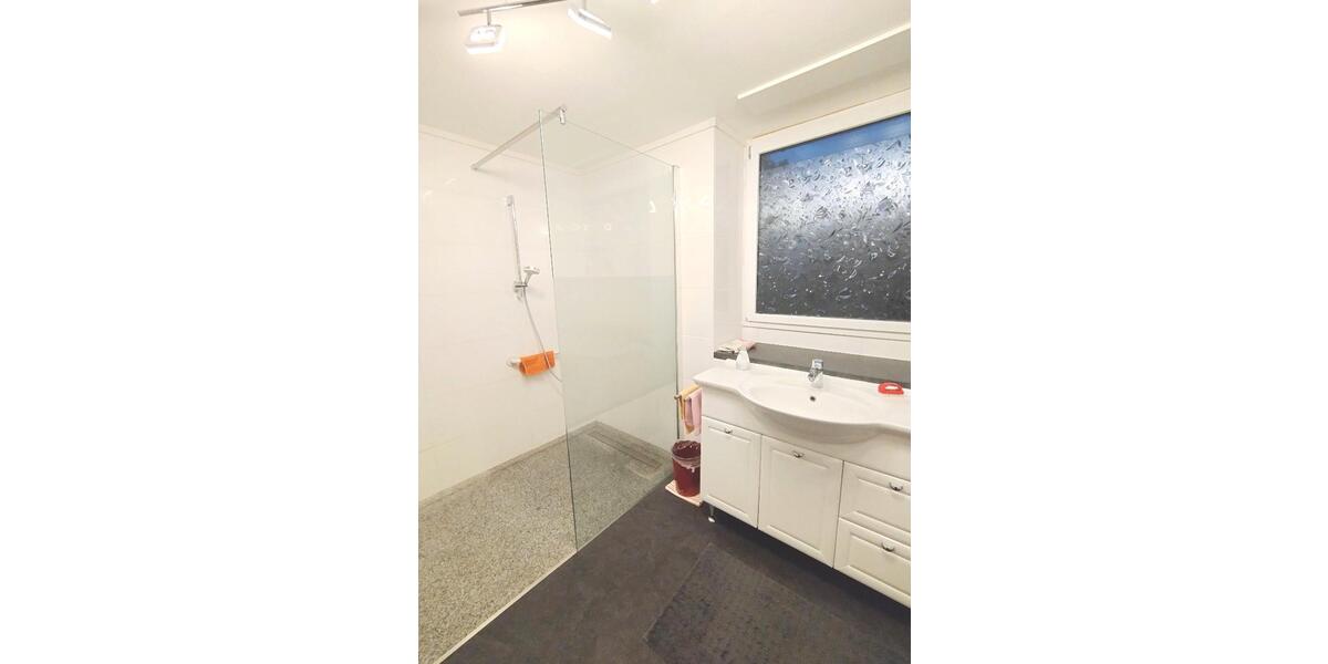 Wohn- und Geschäftshaus in Köln-Hochkirchen - gleichermaßen interessant für Eigennutzer und Kapitalanleger - Mehrfamilienhaus, Wohnhaus Köln Rodenkirchen (Hochkirchen) | Angebot:24469287