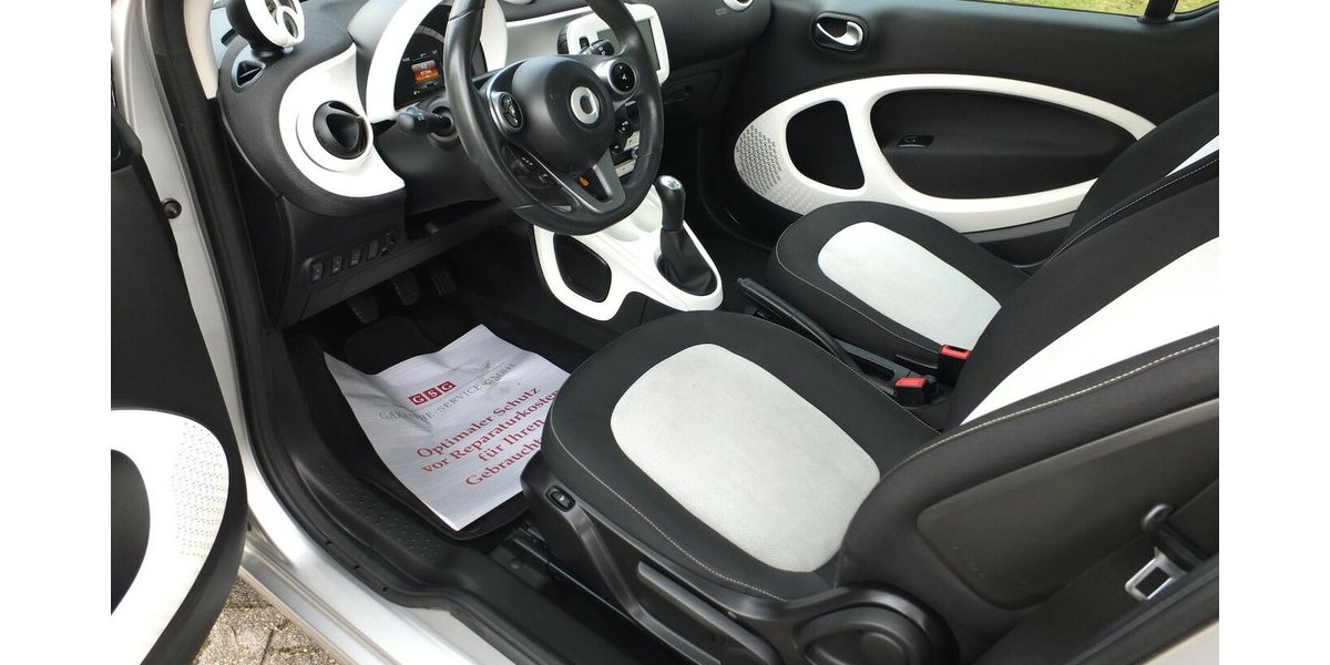 Smart ForTwo PASSION NAVI PANORAMA KLIMAAUTOMATIK SHZ 96.799 km 8.904 &euro; Köln 50858