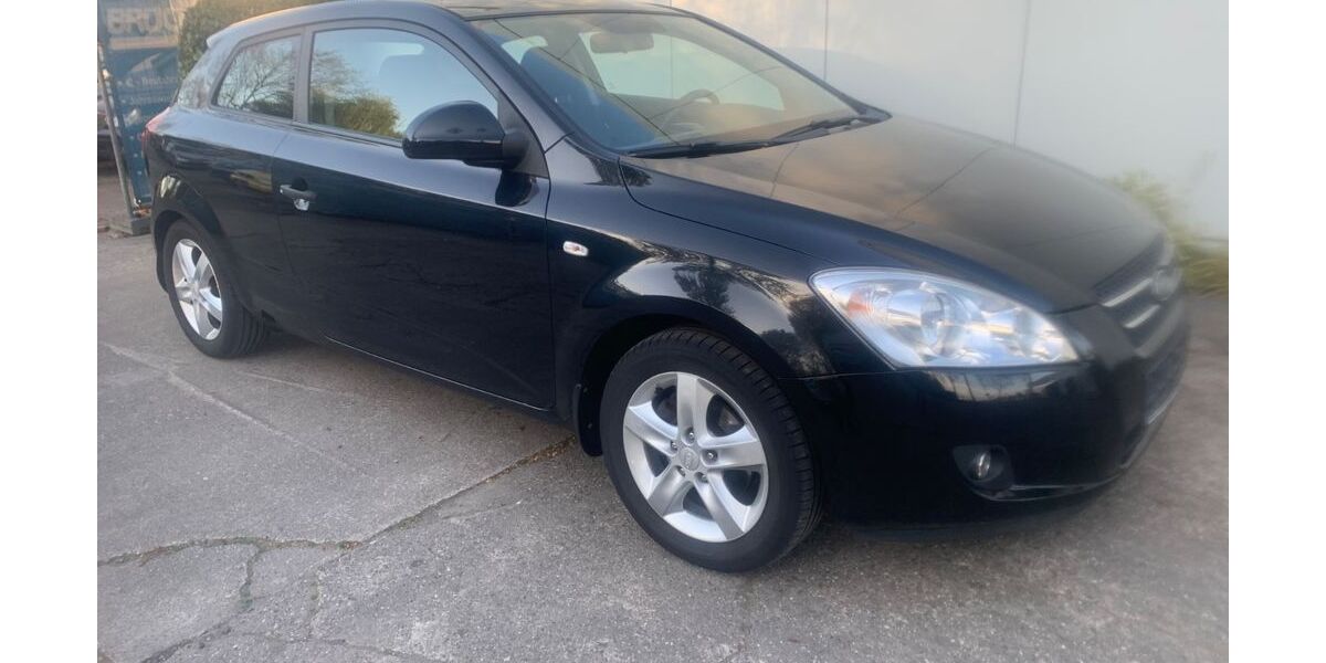 Kia ceed / Ceed 112.827 km 4.995 &euro; Köln 51107