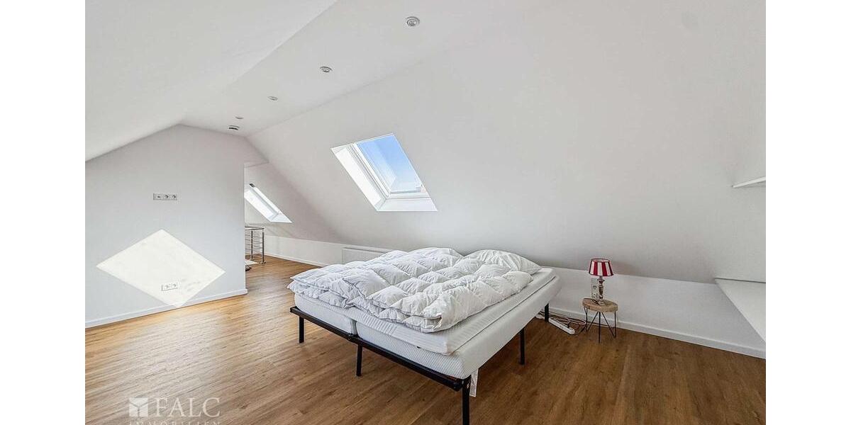 Dachgeschoßwohnung Köln Innenstadt - 3 Zimmer, 76 m&sup2;, 1.700&euro; | Angebot:25718748