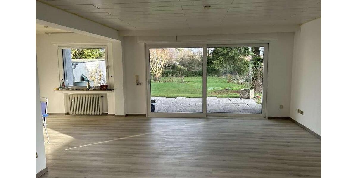 Erdgeschoßwohnung Niederkassel - 2 Zimmer, 100 m&sup2;, 1.600&euro; | Angebot:26120924