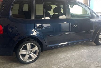 VW Touran 111.000 km 11.900 &euro; Köln 50999