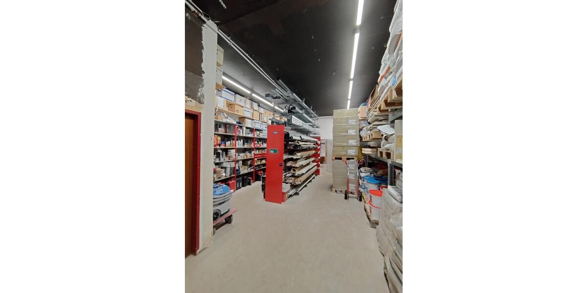 Ideal für Ihren Handwerksbetrieb Hallenfläche mit Büro und 3 Stellplätzen, verkehrsgünstige Lage - Gewerbeobjekt Köln Mülheim | Angebot:19160030