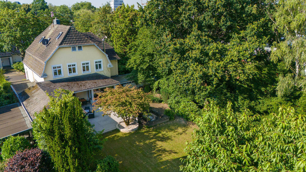 Einfamilienhaus Köln / Lövenich Lövenich - 8 Zimmer, 300 m&sup2;, 1.990.000&euro; | Angebot:25664367