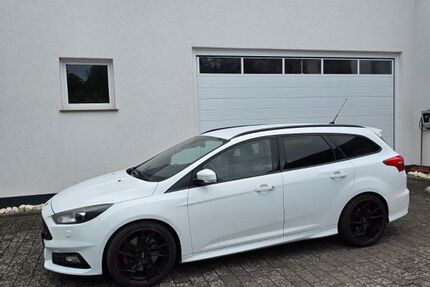 Ford Focus 105.000 km 15.200 &euro; Nideggen 52385