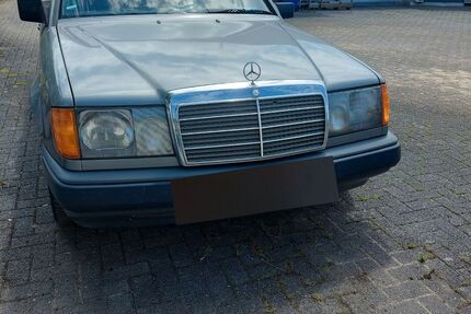 Mercedes-Benz 200 319.100 km 2.500 &euro; Hürtgenwald 52393
