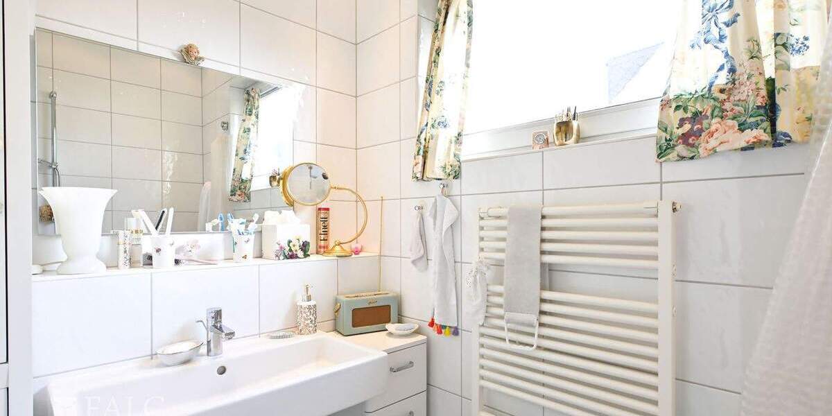 Mehrfamilienhaus, Wohnhaus Köln Weiden - 9 Zimmer, 251 m&sup2;, 1.150.000&euro; | Angebot:25696521