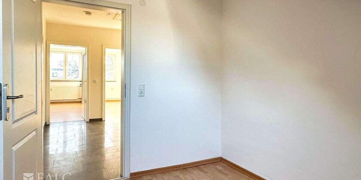 Etagenwohnung Köln Lövenich - 4 Zimmer, 82 m&sup2;, 353.000&euro; | Angebot:25696524