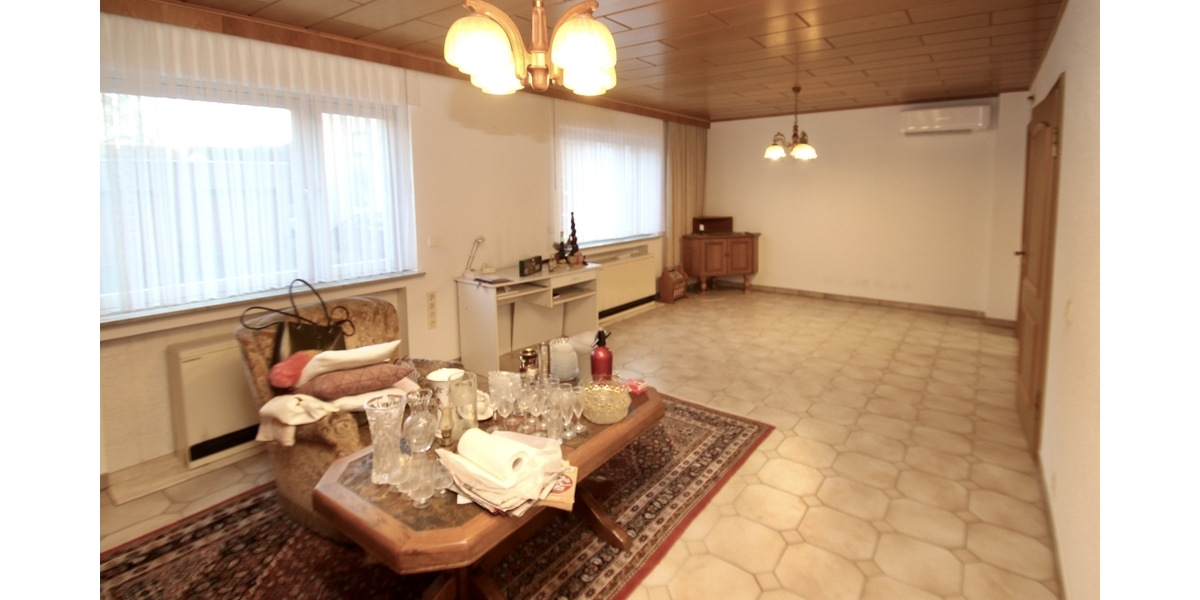 Charmantes Einfamilienhaus mit Potenzial und großzügiger Grundstücksfläche in Gymnich - Einfamilienhaus Erftstadt | Angebot:24509866