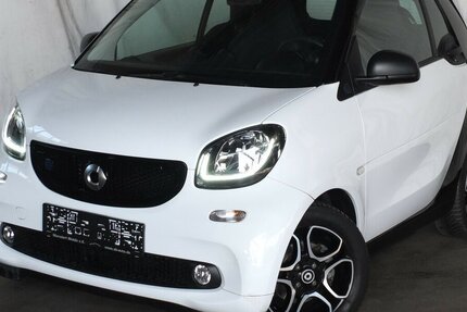 Smart ForTwo EQ PASSION NAVI KLIMAAUTOM SITZHEIZUNG 35.284 km 10.710 &euro; Köln 50858