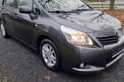 Toyota Verso 137.000 km 5.999 &euro; Köln 51107