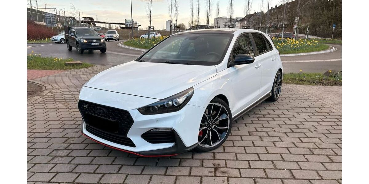 Hyundai i30 101.797 km 18.600 &euro; Leverkusen 51379