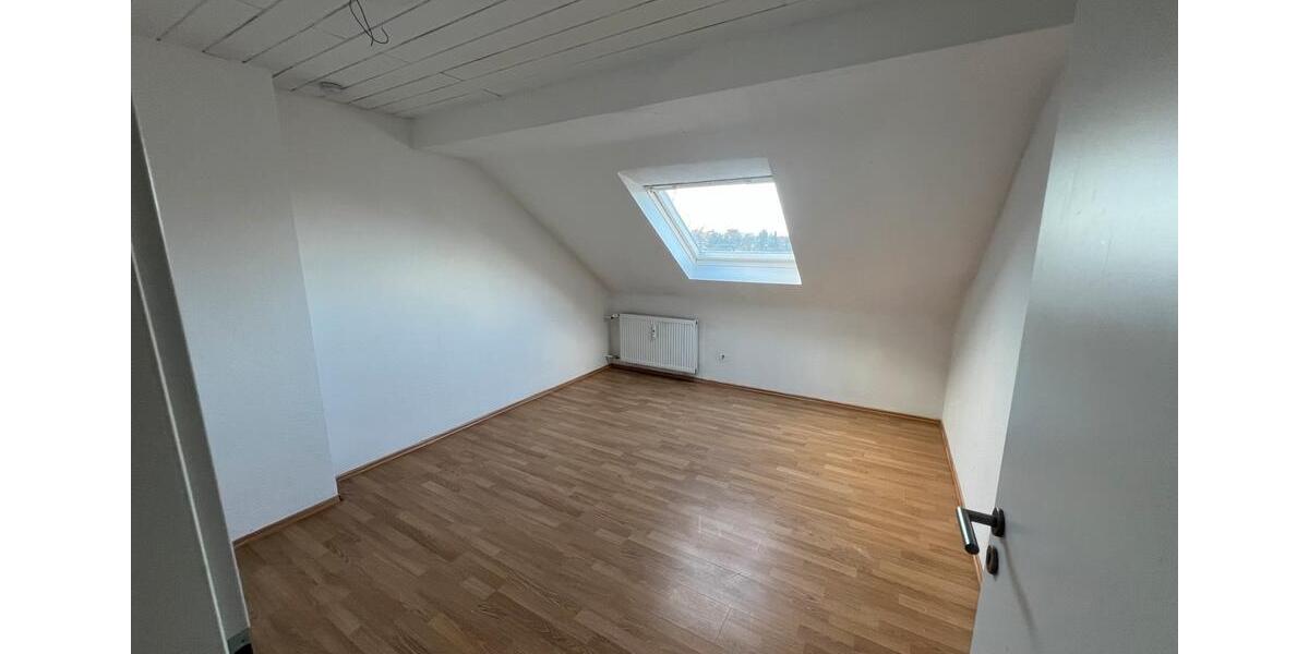 Dachgeschoßwohnung Grevenbroich - 5 Zimmer, 95 m&sup2;, 912&euro; | Angebot:25903076